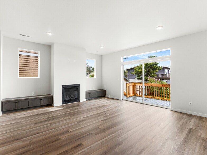 More Photos Of 331 SE Jetty Ave, Lincoln City Apartments For Sale