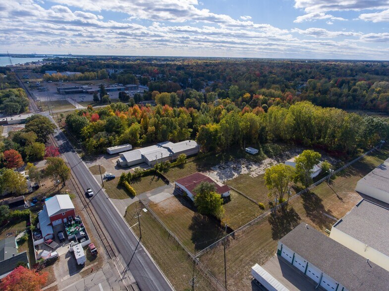 More Photos Of 3905 32nd St, Port Huron Truck Terminal For Sale