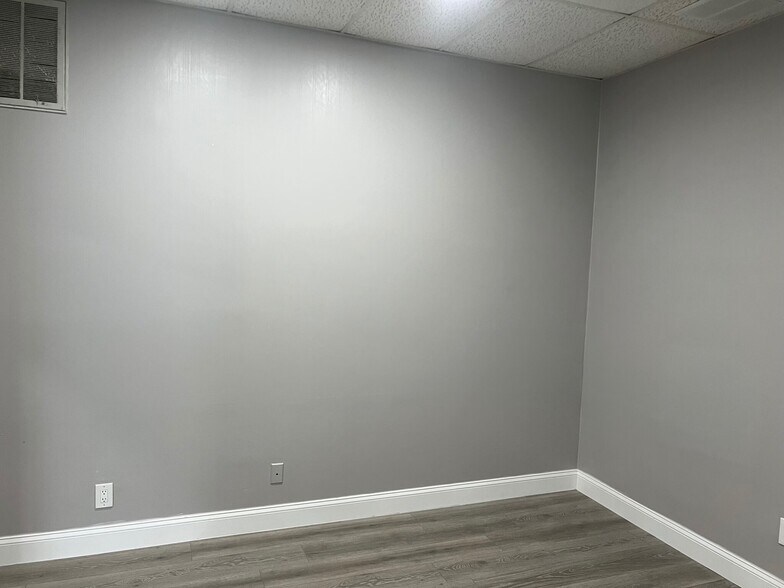 More Photos Of 14100 Walsingham Rd, Largo Storefront Retail Office For Lease