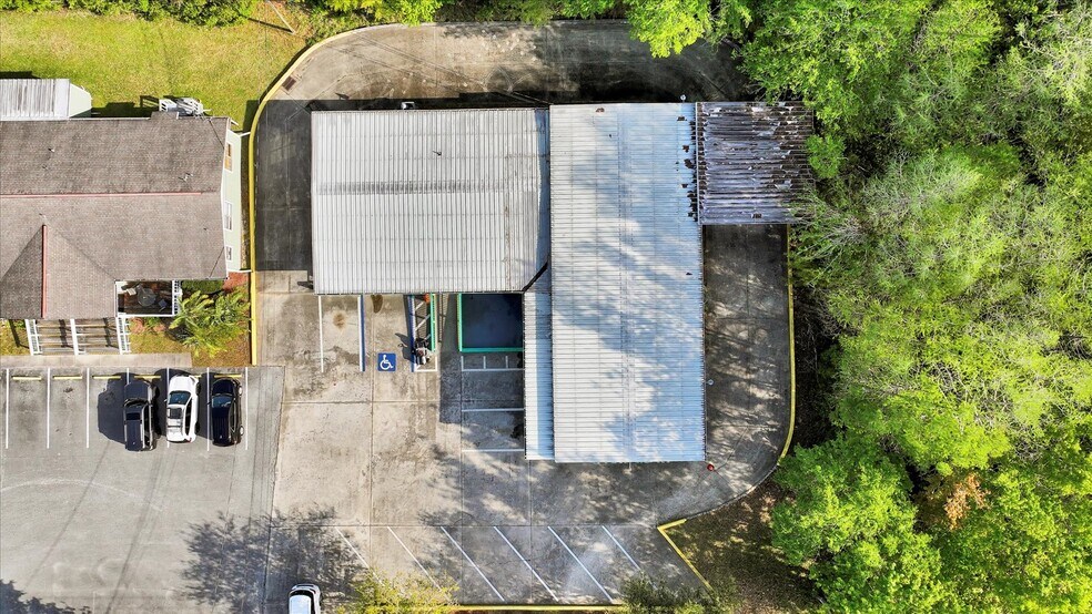 More Photos Of 3300 E Moody Blvd, Bunnell Light Manufacturing For Sale