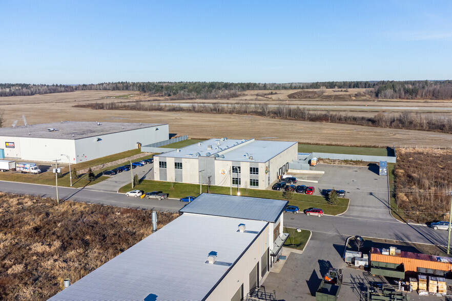 Primary Photo Of 69 Bombardier Locaux, Gatineau Light Distribution For Lease