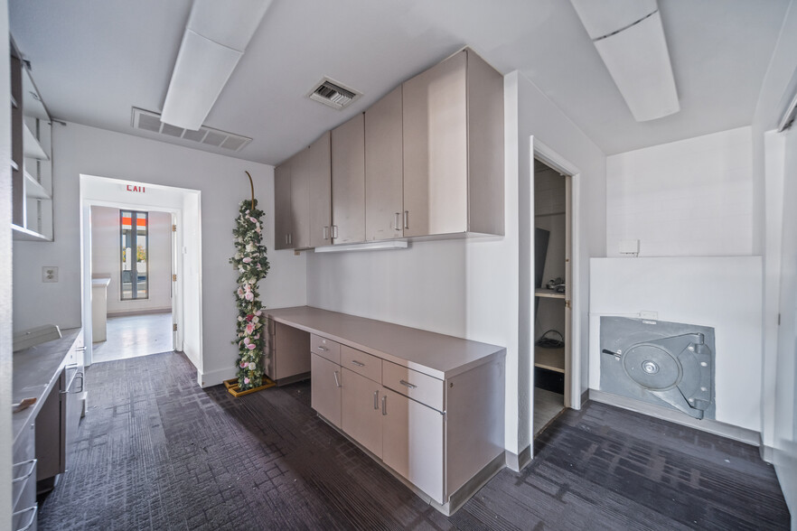 More Photos Of 1755 E Lakeside Dr, Bullhead City Bank For Sale