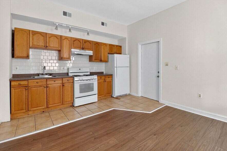 More Photos Of 1404 Madison Ave, Baltimore Apartments For Sale