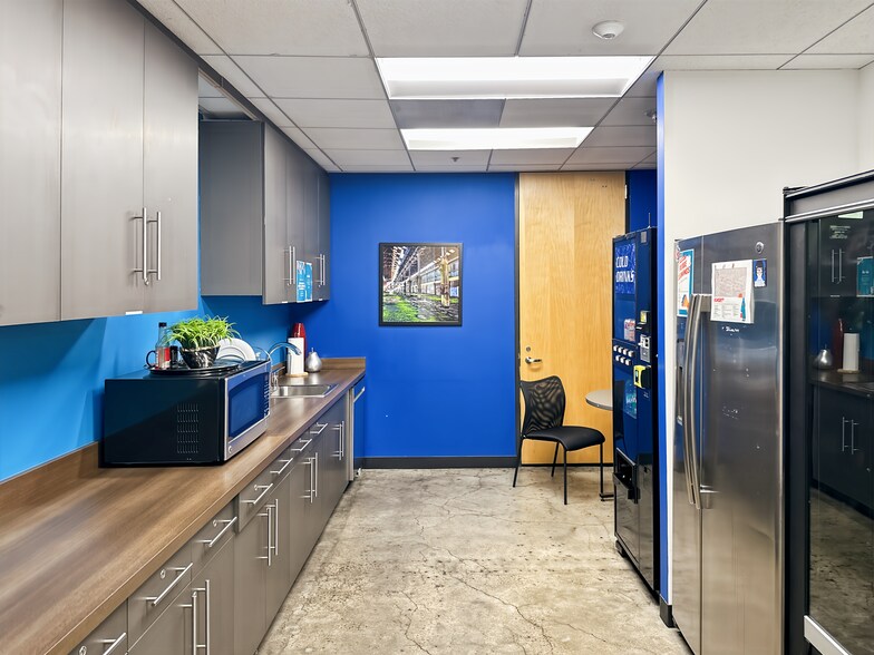 More Photos Of 15233 Ventura Blvd, Sherman Oaks Office For Lease