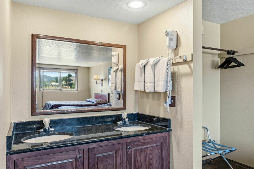 More Photos Of 205 Beaver Lodge Rd, Frisco Hotel For Sale