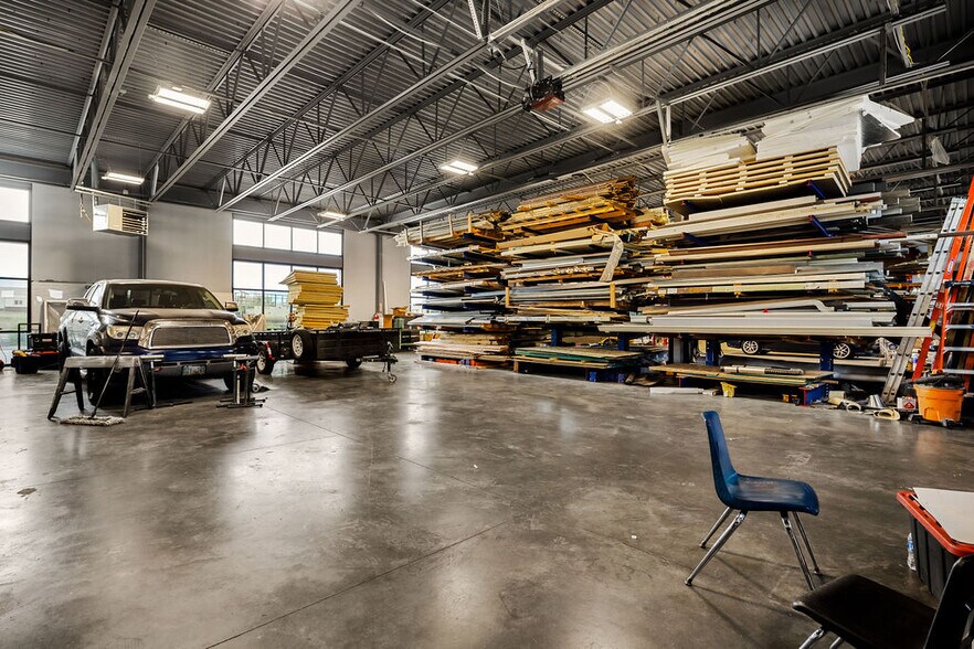 More Photos Of 806 Salida Way, Aurora Warehouse For Lease