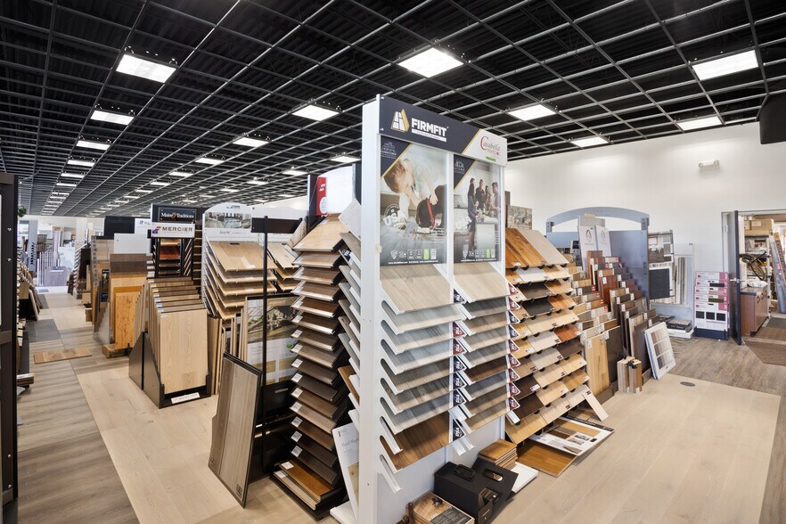 More Photos Of 1800 N Rand Rd, Palatine Freestanding For Sale