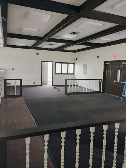 More Photos Of 2550 Brownsville Rd, South Park Bank For Lease