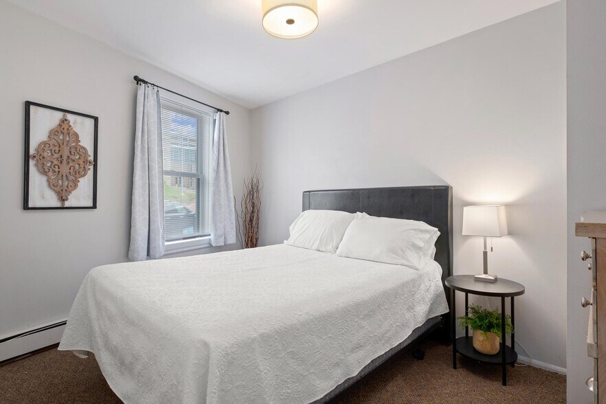 More Photos Of 22 Crescent St, Grand Rapids Apartments For Sale