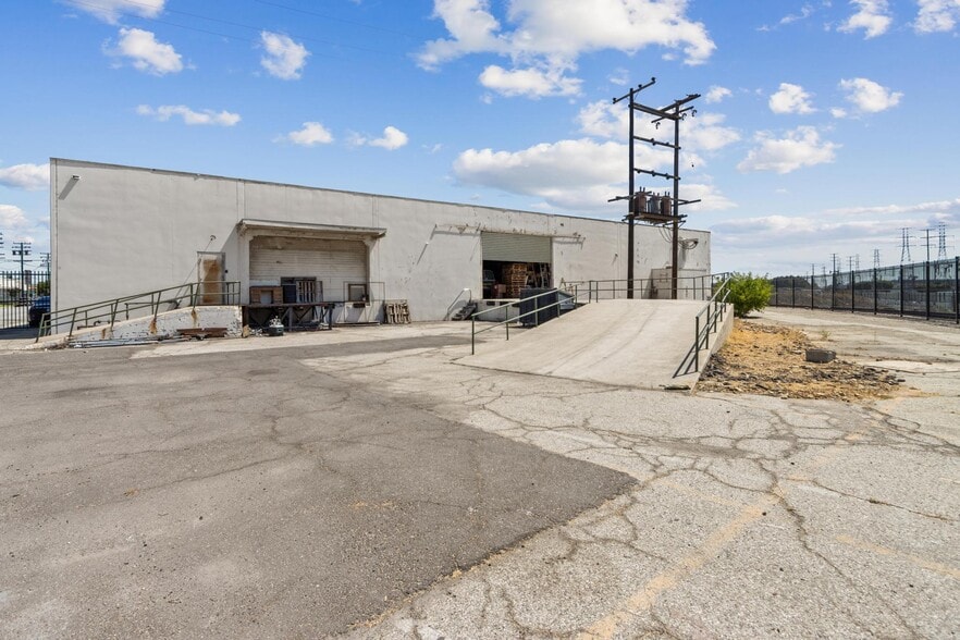 More Photos Of 6310 Corsair St, Commerce Manufacturing For Sale