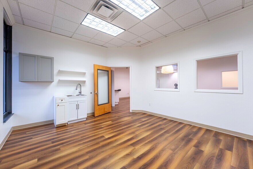 More Photos Of 1321-1325 Aaron Dr, Richland Storefront Retail Office For Lease