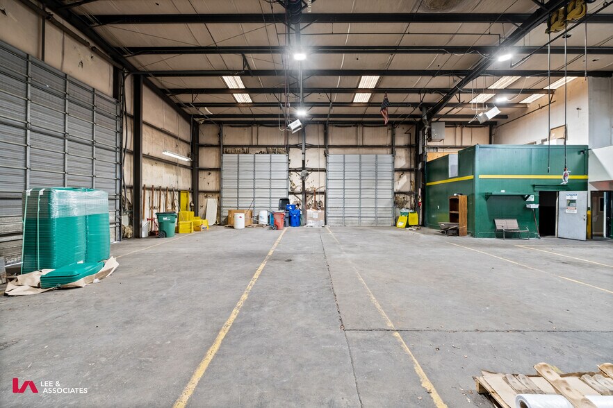 More Photos Of 774 McFarland Pky, Alpharetta Warehouse For Lease