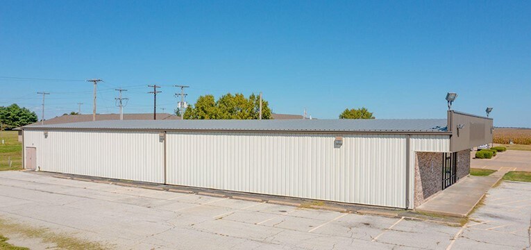 More Photos Of 1111 N Cole St, Bushnell Freestanding For Sale