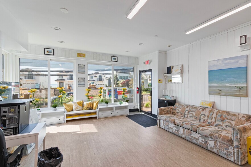 More Photos Of 38 Bayville Ave, Bayville Freestanding For Lease