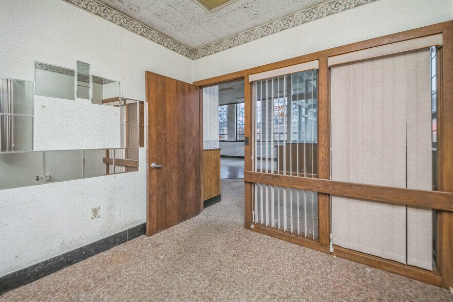 More Photos Of 43 W Laketon Ave, Muskegon General Retail For Sale
