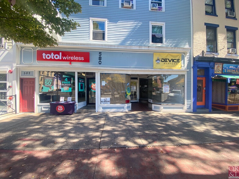 Primary Photo Of 578-582 Main St, Middletown Storefront Retail Residential For Lease