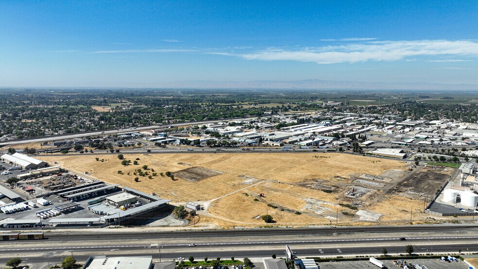 More Photos Of 1200 Graphics Dr, Modesto Distribution For Sale