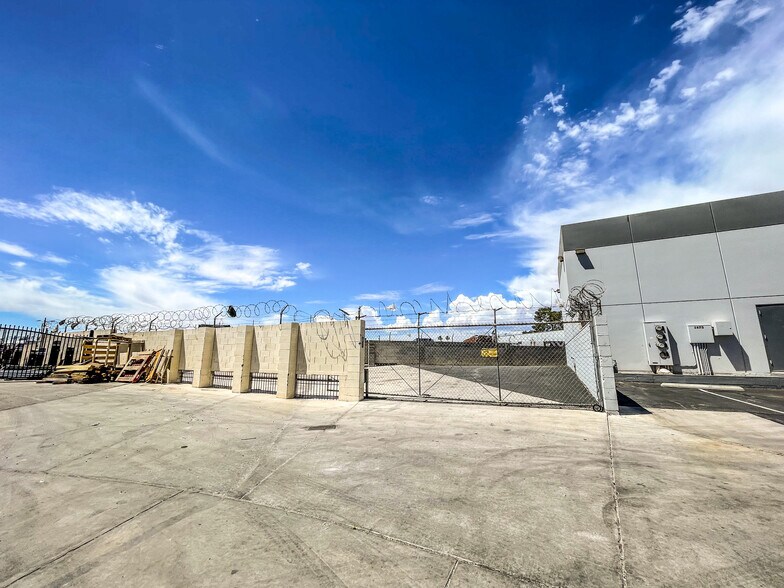 More Photos Of 1675 S Mojave Rd, Las Vegas Warehouse For Sale