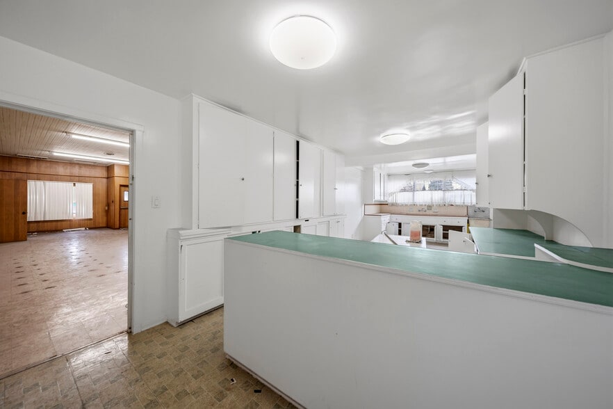 More Photos Of 1101 W Florence Ave, Los Angeles Religious Facility For Sale