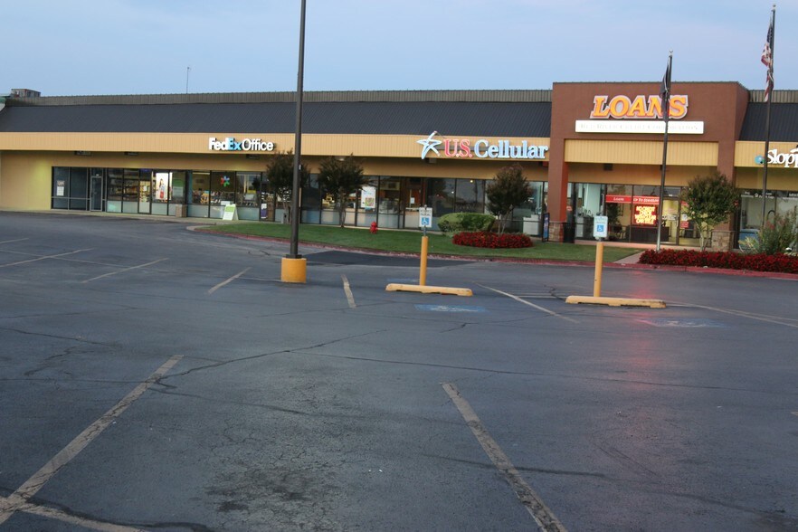 More Photos Of 728-732 W New Orleans St, Broken Arrow Unknown For Lease