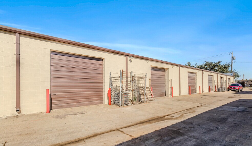 More Photos Of 8160 Moberly Ln, Dallas Light Manufacturing For Lease
