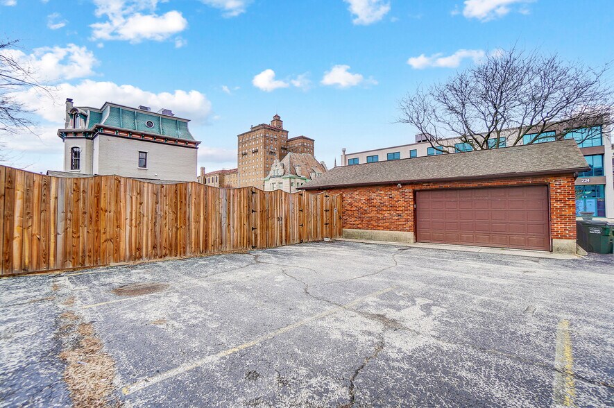 More Photos Of 208 W Monument Ave, Dayton Office Residential For Sale