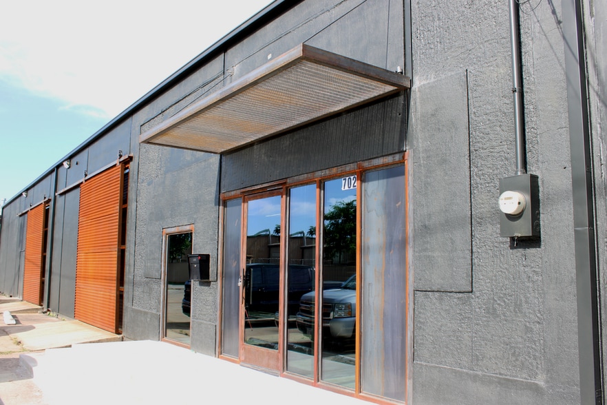 Primary Photo Of 702 W Commerce St, Dallas Loft Creative Space For Sale