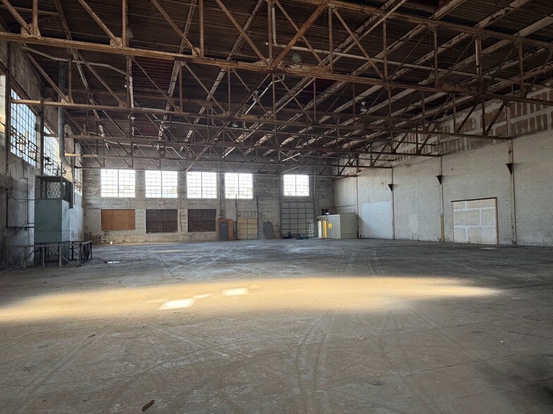 More Photos Of 1515 Elmwood Ave, Cranston Manufacturing For Lease