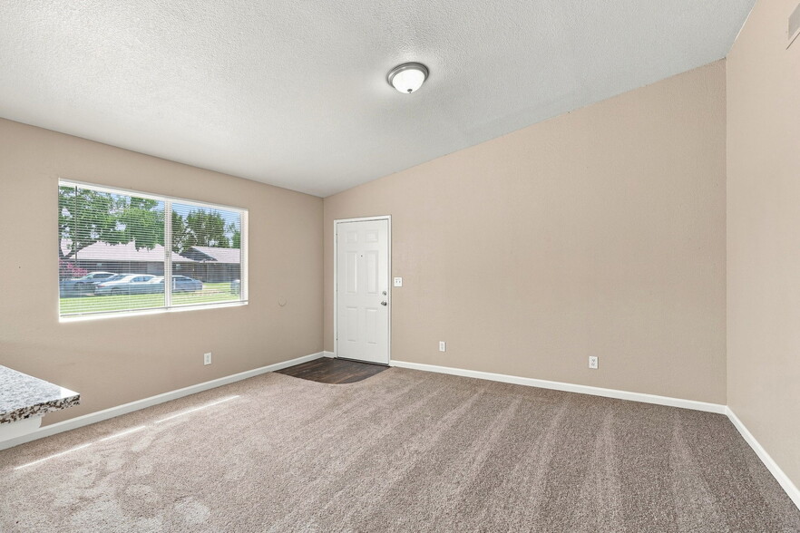 More Photos Of 1262 N Marks Ave, Fresno Apartments For Sale