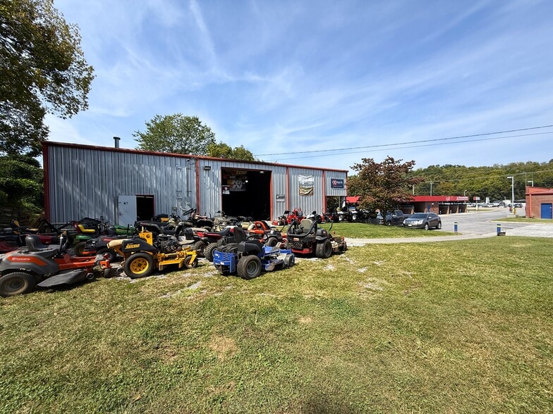 More Photos Of 861 25 70 Hwy, Newport Specialty For Sale
