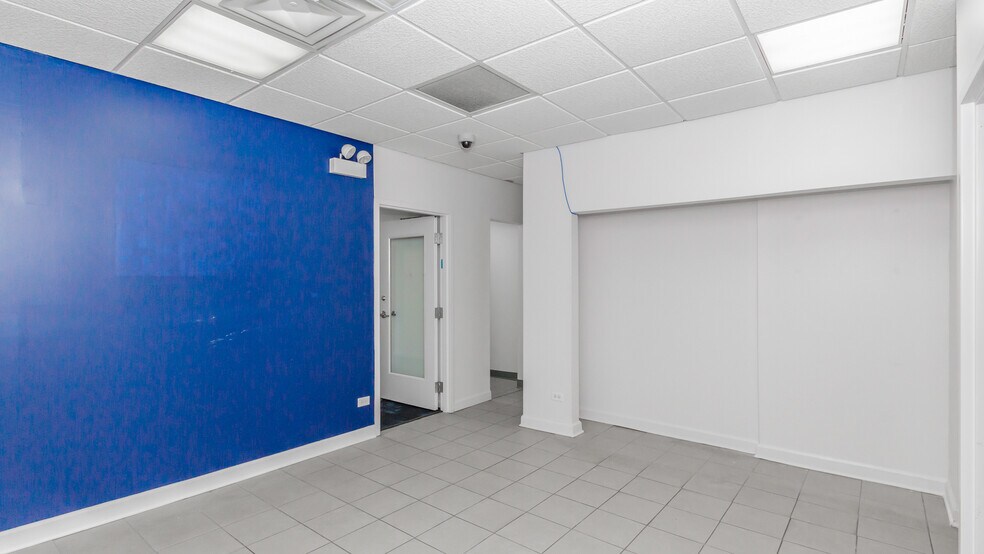 More Photos Of 1508 E 53rd St, Chicago Storefront For Sale