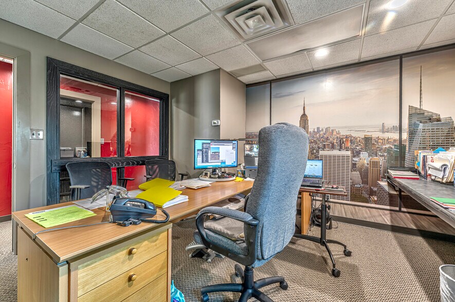 More Photos Of 921 N Lahoma Ave, Norman Light Manufacturing For Sale