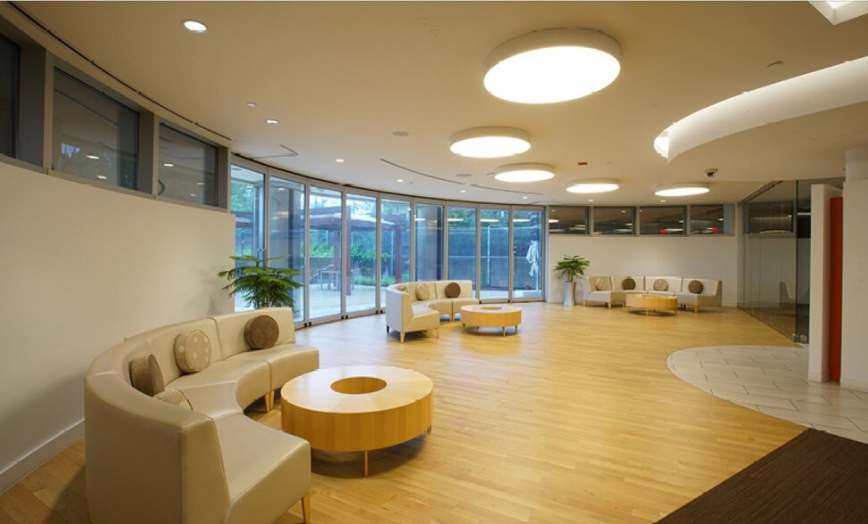 More Photos Of 1900 W Pl NE, Washington Office For Lease