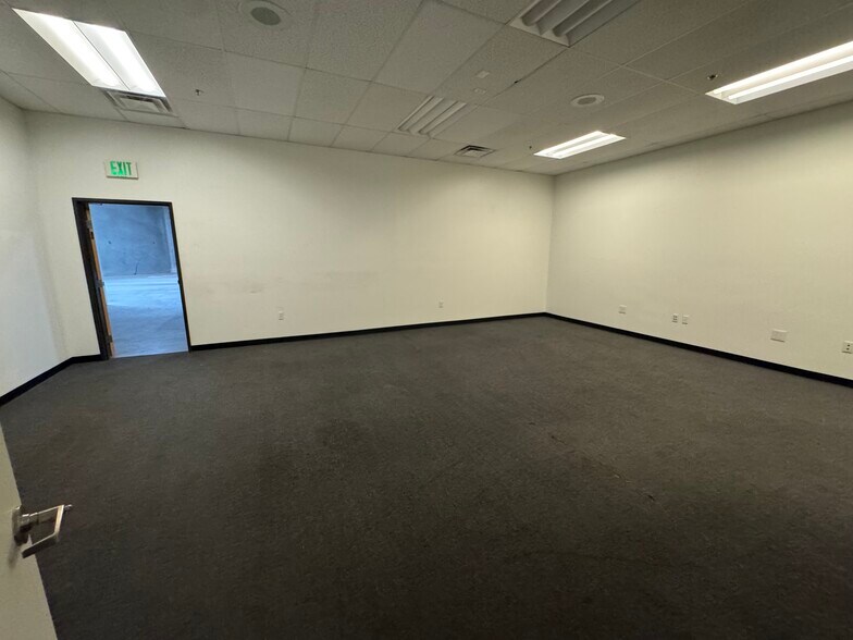 More Photos Of 30695 Hill St, Thousand Palms Warehouse For Lease