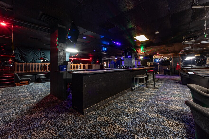 More Photos Of 60 Four Corners Ln, Centreville Bar For Sale