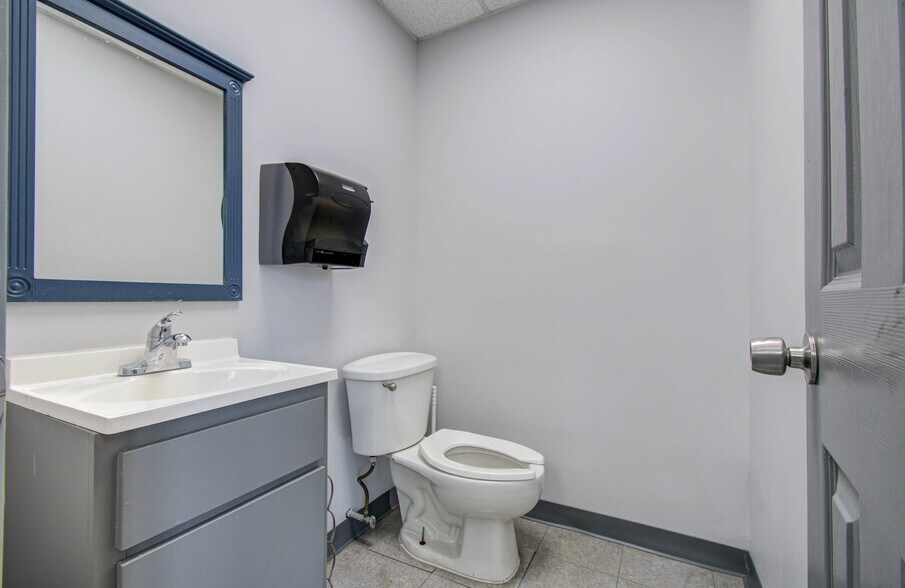 More Photos Of 8730 Ley Rd, Houston Warehouse For Lease