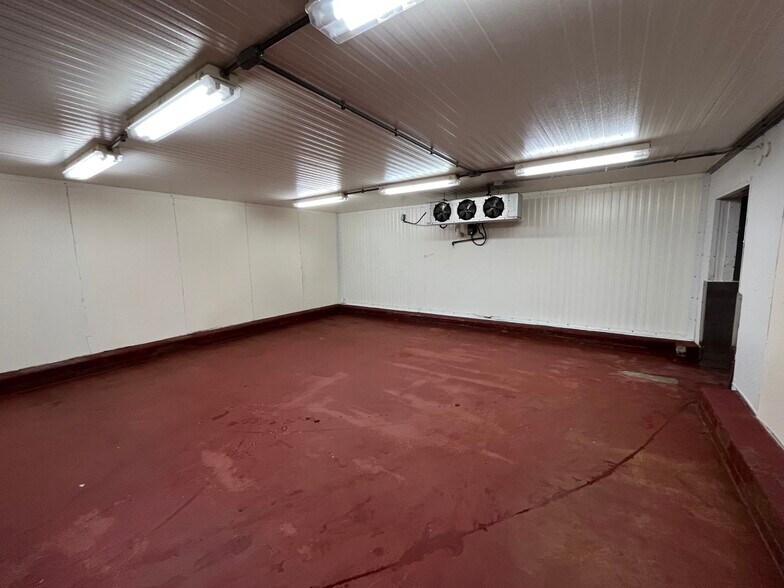 More Photos Of 30 Illinois Ave, Cincinnati Warehouse For Lease