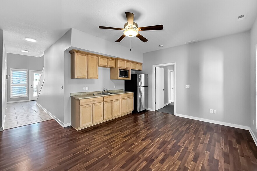 More Photos Of 4326 Hickman Rd, Des Moines Apartments For Sale