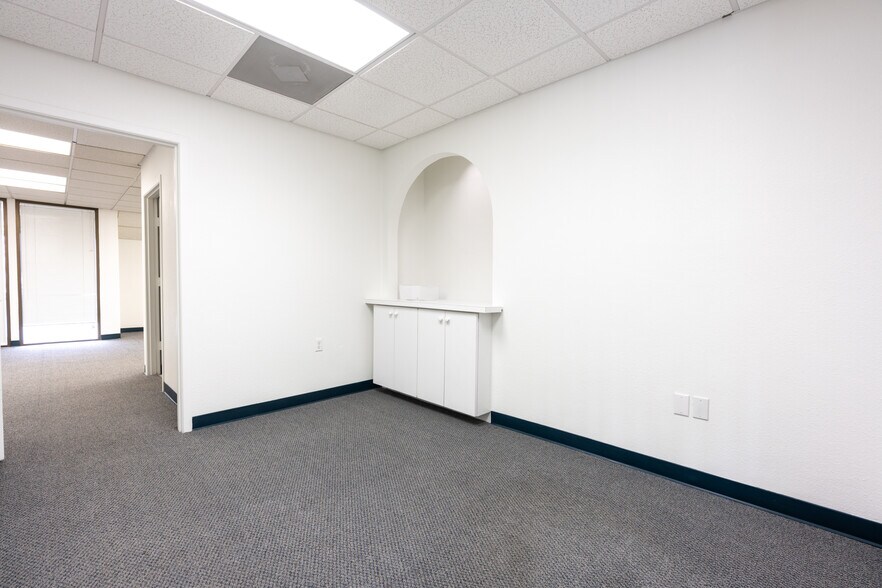 More Photos Of 16810-16816 Bernardo Center Dr, San Diego Medical For Lease