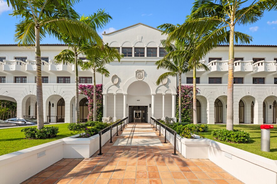 More Photos Of 440 Royal Palm Way, Palm Beach Office For Lease