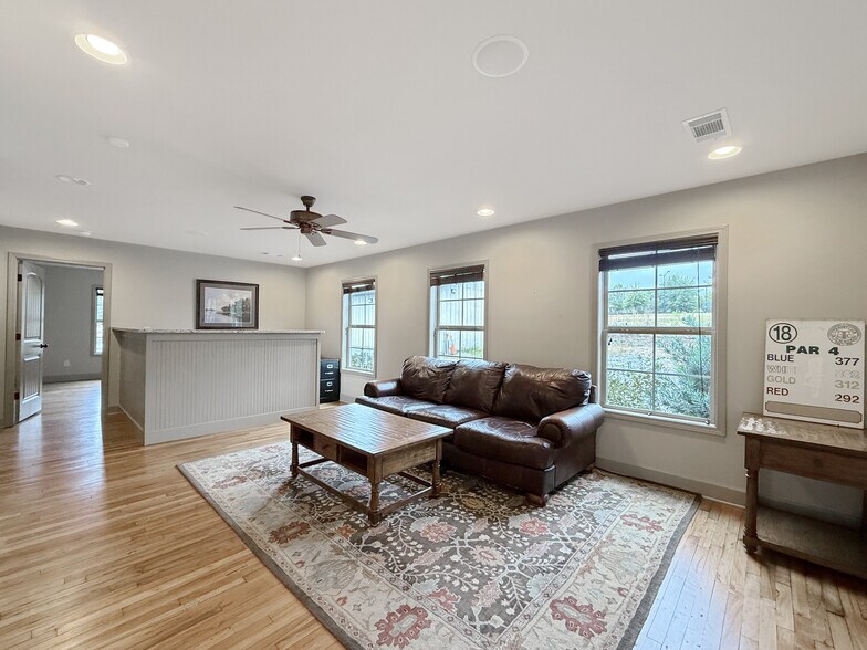 More Photos Of 816 21st Ave E, Tuscaloosa Industrial For Lease