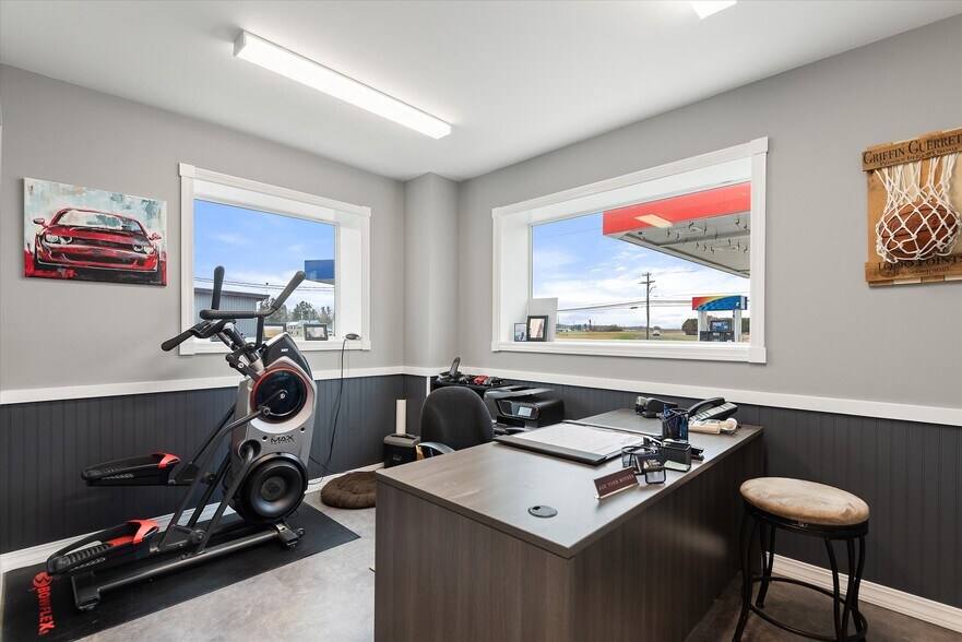 More Photos Of 86 Parsons St, Presque Isle Service Station For Sale