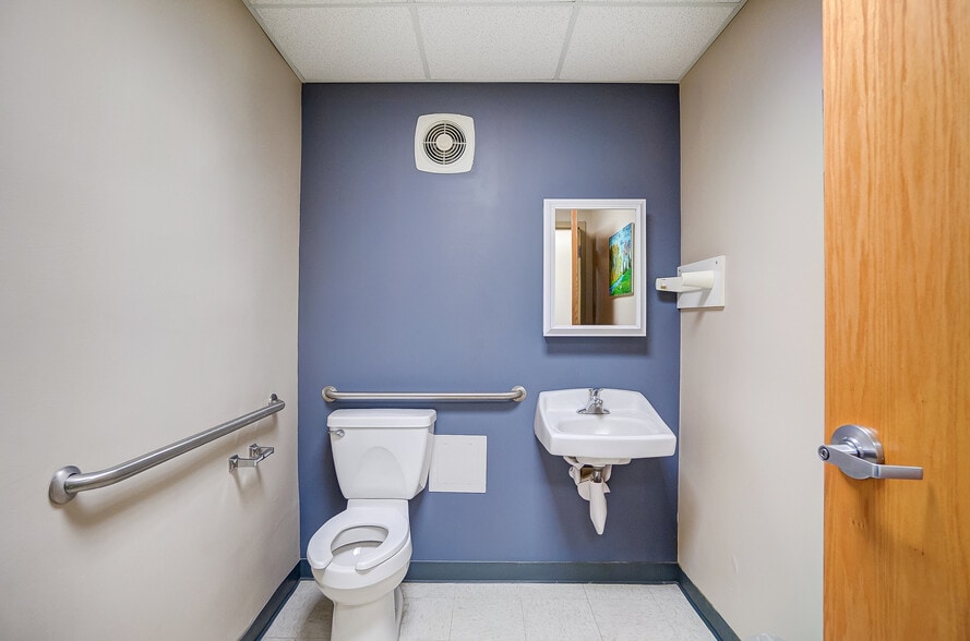 More Photos Of 3925-3927 Brotherton Rd, Cincinnati Office For Sale