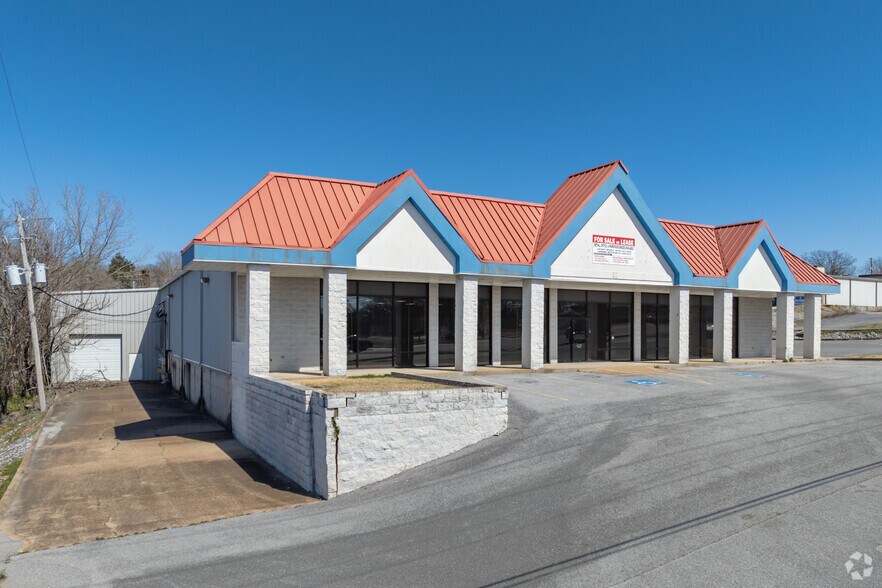 More Photos Of 2395 Harrison St, Batesville Department Store For Sale