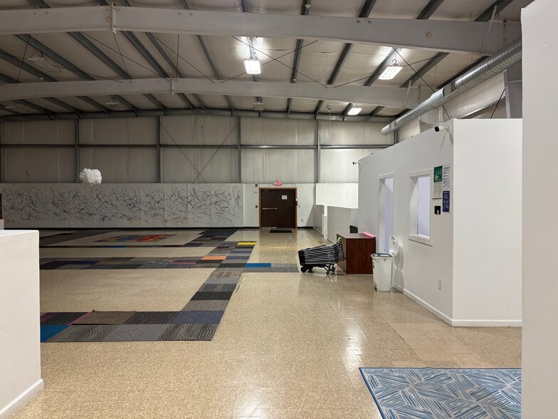 More Photos Of 10112 Royal Dr, Saint Louis Schools For Lease