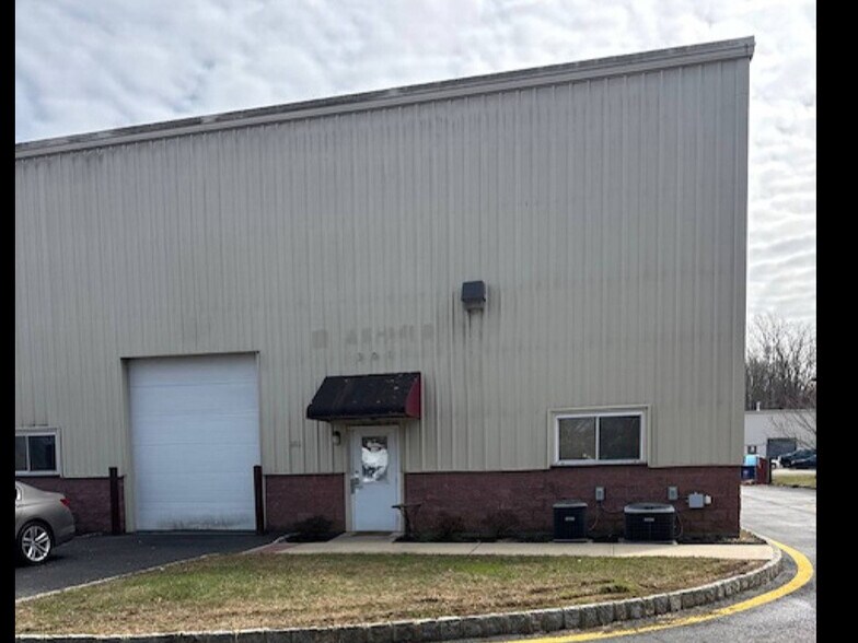 More Photos Of 2 Timber Ln, Marlboro Light Manufacturing For Sale