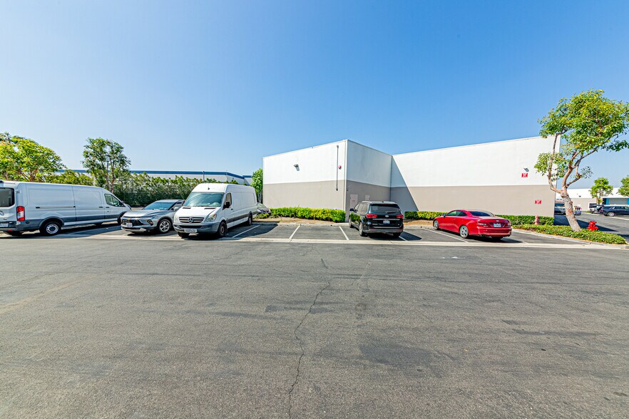 More Photos Of 2005 Raymer Ave, Fullerton Warehouse For Lease