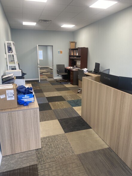 More Photos Of 1502 Alt 19, Palm Harbor Unknown For Lease