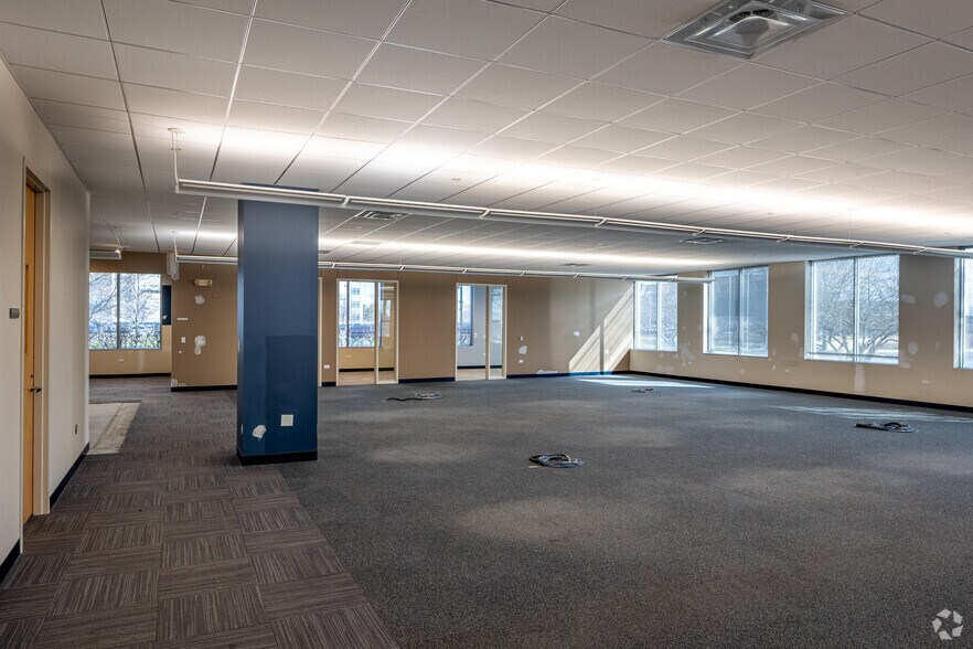 More Photos Of 2601 Patriot Blvd, Glenview Office For Lease