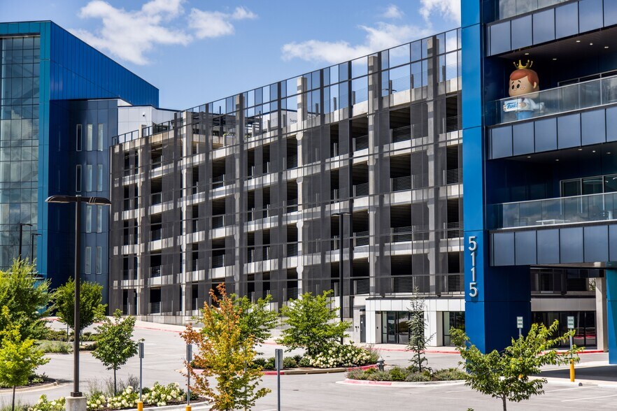 More Photos Of 5111-5115 W JB Hunt Dr, Rogers Unknown For Lease